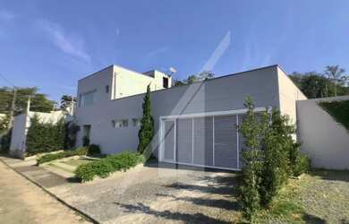 Imagem: A casa possui 3 Dormitórios, 5 Banheiros, 2 Vagas na garagem