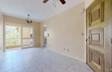 Imagem: O apartamento possui 3 Dormitórios, 1 Banheiro, 1 Vaga na garagem