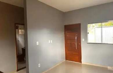 Imagem: A casa possui 2 Dormitórios, 2 Banheiros, 2 Vagas na garagem