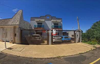 Imagem: O apartamento possui 3 Dormitórios, 1 Banheiro, 2 Vagas na