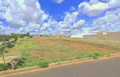 Imagem: O terreno possui 250m² de Área, Imóvel novo e está localizado