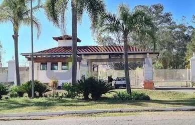 Imagem: A casa em condomínio possui 2 Dormitórios, 1 Banheiro, 2 Vagas