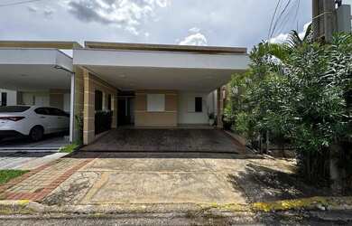 Imagem: A casa em condomínio possui 2 Dormitórios, 1 Banheiro, 2 Vagas