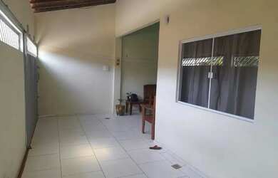 Imagem: A casa possui 3 Dormitórios, 3 Banheiros, 1 Vaga na garagem