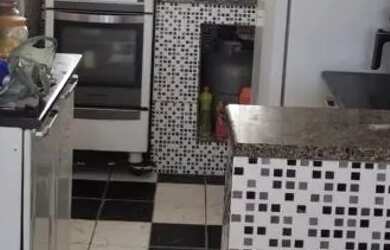 Imagem: A casa possui 2 Dormitórios, 1 Banheiro, 1 Vaga na garagem