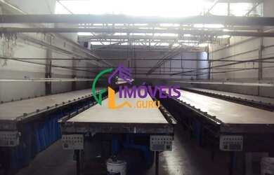 Imagem: O depósito possui 2 Vagas na garagem, 550m² de Área e está