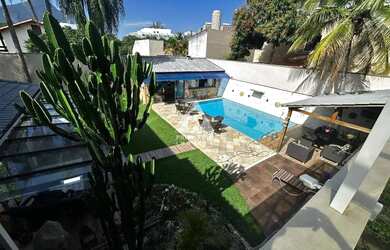 Imagem: A casa em condomínio possui 5 Dormitórios, 5 Banheiros, 4