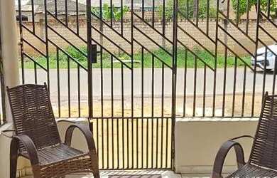 Imagem: A casa possui 2 Dormitórios, 1 Banheiro, 3 Vagas na garagem