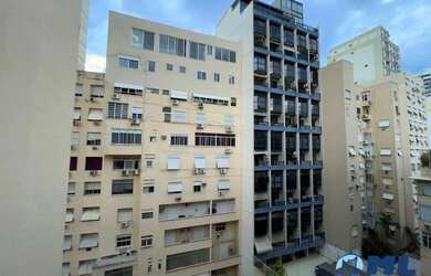 Imagem: O apartamento possui 1 Dormitório, 1 Banheiro, 1 Vaga na garagem