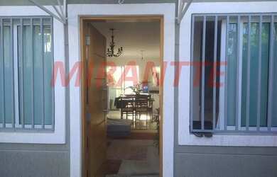 Imagem: A casa em condomínio possui 2 Dormitórios, 3 Banheiros, 1