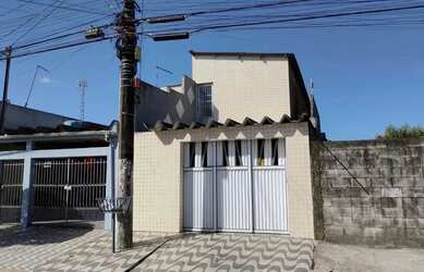 Imagem: A casa possui 4 Dormitórios, 4 Banheiros, 1 Vaga na garagem