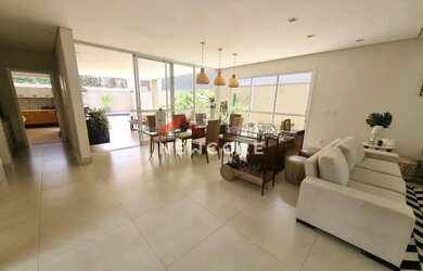 Imagem: A casa em condomínio possui 4 Dormitórios, 2 Banheiros, 2