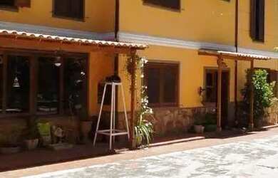 Imagem: A casa à venda possui 4 Dormitórios, 5 Banheiros, 5 Vagas