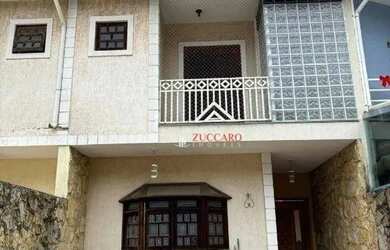 Imagem: A casa possui 3 Dormitórios, 4 Banheiros, 4 Vagas na garagem