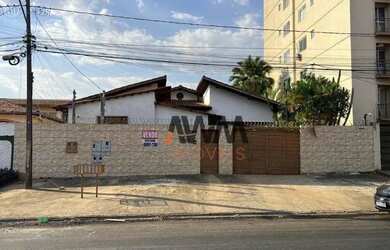 Imagem: A casa possui 5 Dormitórios, 4 Banheiros, 3 Vagas na garagem