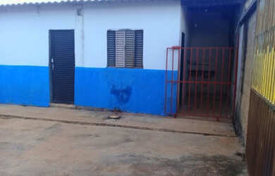 Imagem: A casa possui 2 Dormitórios, 1 Banheiro e está localizado