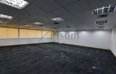 Imagem: O depósito possui 5 Vagas na garagem, 202m² de Área e está