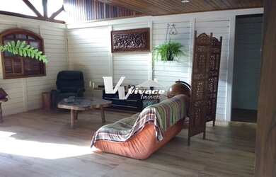 Imagem: A casa possui 2 Dormitórios, 1 Banheiro, 4 Vagas na garagem