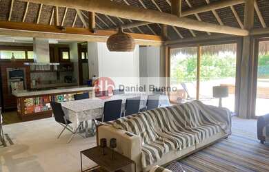 Imagem: A casa possui 3 Dormitórios, 4 Banheiros, 1 Vaga na garagem