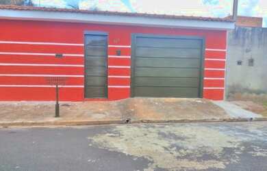 Imagem: A casa à venda possui 2 Dormitórios, 3 Banheiros, 2 Vagas