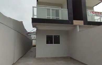 Imagem: A casa possui 3 Dormitórios, 4 Banheiros, 2 Vagas na garagem