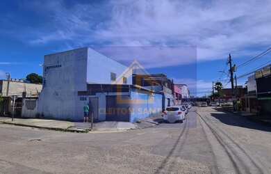 Imagem: A casa possui 5 Dormitórios, 4 Banheiros, 420m² de Área e