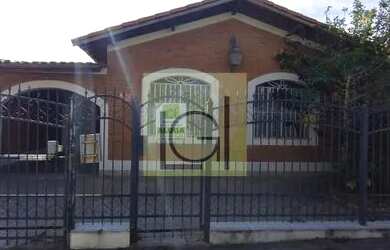 Imagem: A casa para alugar possui 3 Dormitórios, 1 Banheiro, 2 Vagas