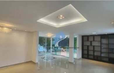 Imagem: A casa possui 3 Dormitórios, 4 Banheiros, 2 Vagas na garagem