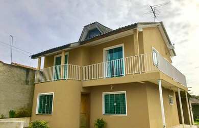 Imagem: A casa possui 4 Dormitórios, 3 Banheiros, 3 Vagas na garagem