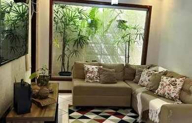 Imagem: A casa possui 3 Dormitórios, 2 Banheiros, 2 Vagas na garagem