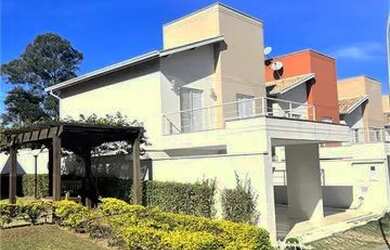 Imagem: A casa em condomínio possui 3 Dormitórios, 3 Banheiros, 3