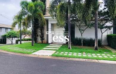 Imagem: A casa em condomínio possui 4 Dormitórios, 5 Banheiros, 2