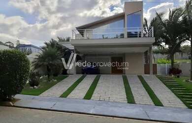 Imagem: A casa em condomínio possui 5 Dormitórios, 5 Banheiros, 4