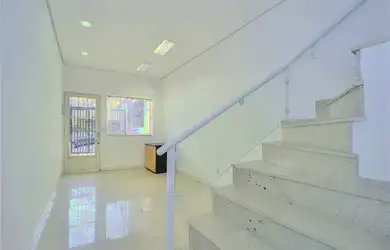 Imagem: A casa possui 2 Dormitórios, 1 Banheiro, 1 Vaga na garagem