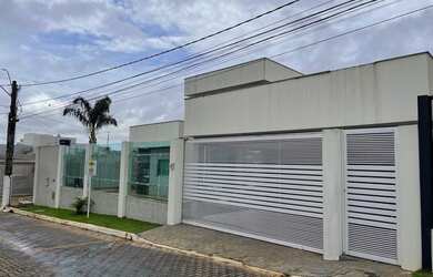 Imagem: A casa em condomínio possui 4 Dormitórios, 4 Banheiros, 4