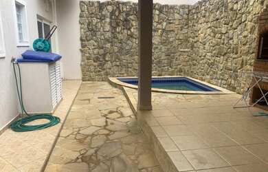 Imagem: A casa em condomínio possui 3 Dormitórios, 3 Banheiros, 5