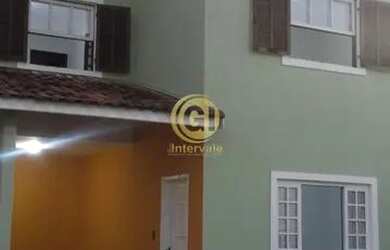 Imagem: A casa possui 3 Dormitórios, 2 Banheiros, 2 Vagas na garagem