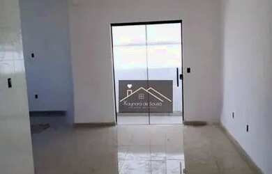 Imagem: A casa possui 3 Dormitórios, 2 Banheiros, 2 Vagas na garagem