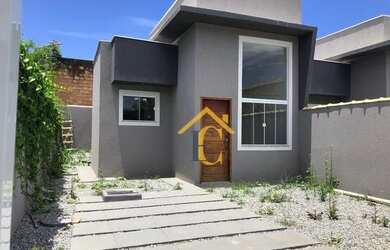 Imagem: A casa possui 2 Dormitórios, 2 Banheiros, 2 Vagas na garagem