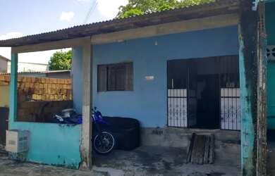 Imagem: A casa possui 3 Dormitórios, 2 Banheiros, 1 Vaga na garagem