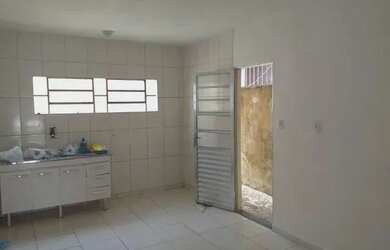 Imagem: A casa possui 2 Dormitórios, 2 Banheiros, 1 Vaga na garagem