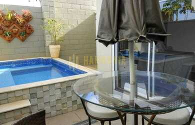 Imagem: A casa em condomínio possui 3 Dormitórios, 2 Banheiros, 4