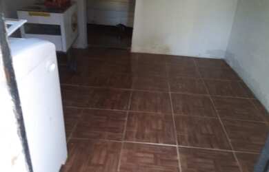 Imagem: A casa possui 2 Dormitórios, 1 Banheiro, 3 Vagas na garagem