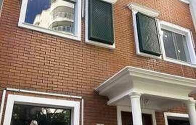 Imagem: A casa em condomínio possui 4 Dormitórios, 3 Banheiros, 434m²