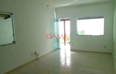 Imagem: A casa possui 3 Dormitórios, 1 Banheiro, 2 Vagas na garagem