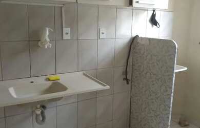 Imagem: O apartamento possui 2 Dormitórios, 1 Banheiro, 2 Vagas na