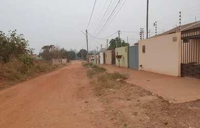 Imagem: A casa possui 2 Dormitórios, 2 Banheiros, 4 Vagas na garagem