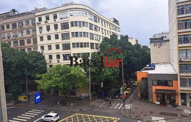 Imagem: O depósito possui 2 Vagas na garagem e 47m² de Área e está