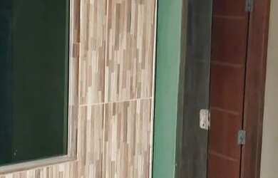 Imagem: A casa possui 2 Dormitórios, 2 Banheiros, 1 Vaga na garagem