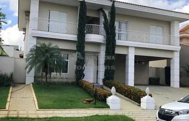 Imagem: A casa em condomínio possui 4 Dormitórios, 5 Banheiros, 5